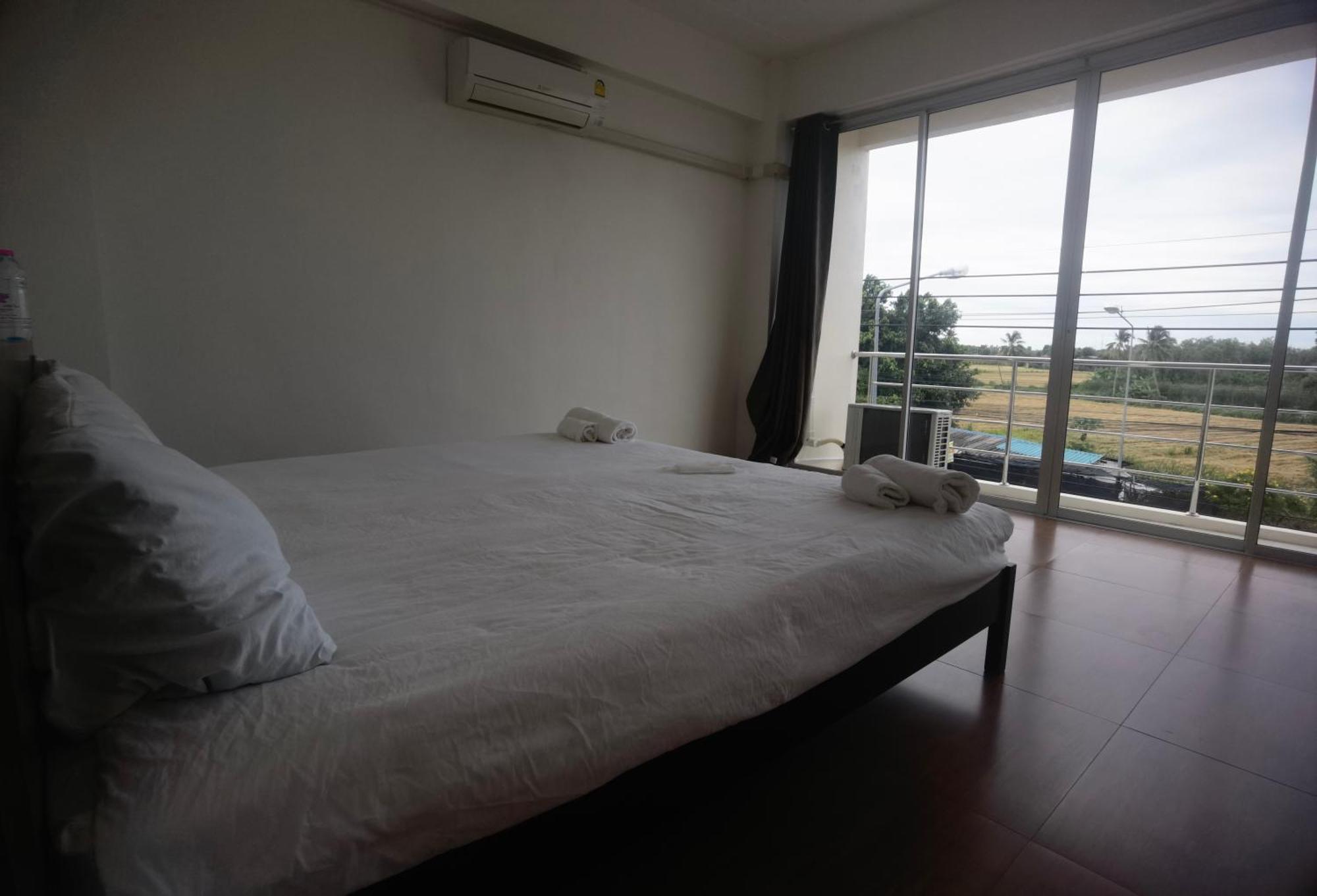 115 Townhouse Hotel Ban Khlong Krang Kültér fotó