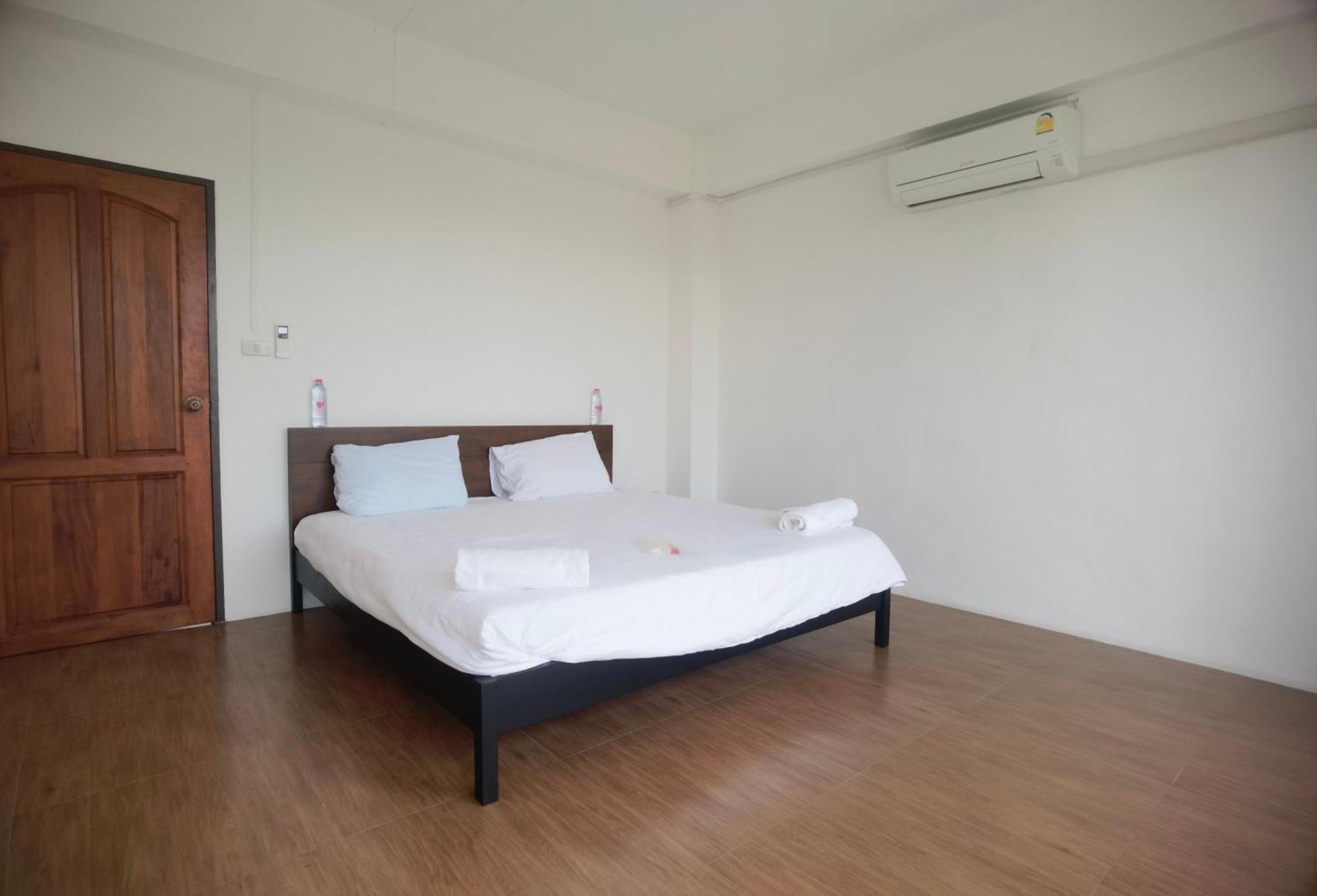 115 Townhouse Hotel Ban Khlong Krang Kültér fotó