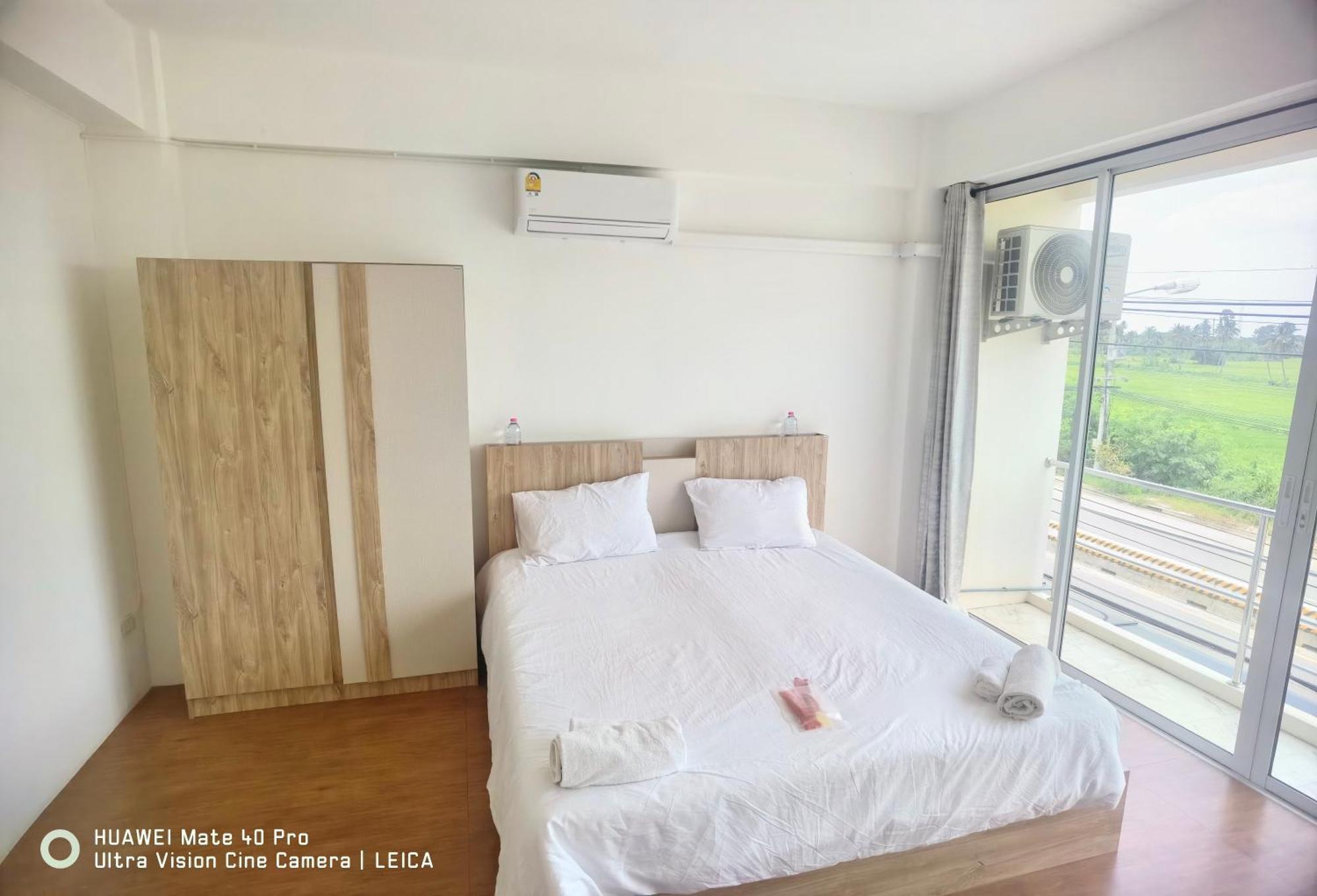115 Townhouse Hotel Ban Khlong Krang Kültér fotó
