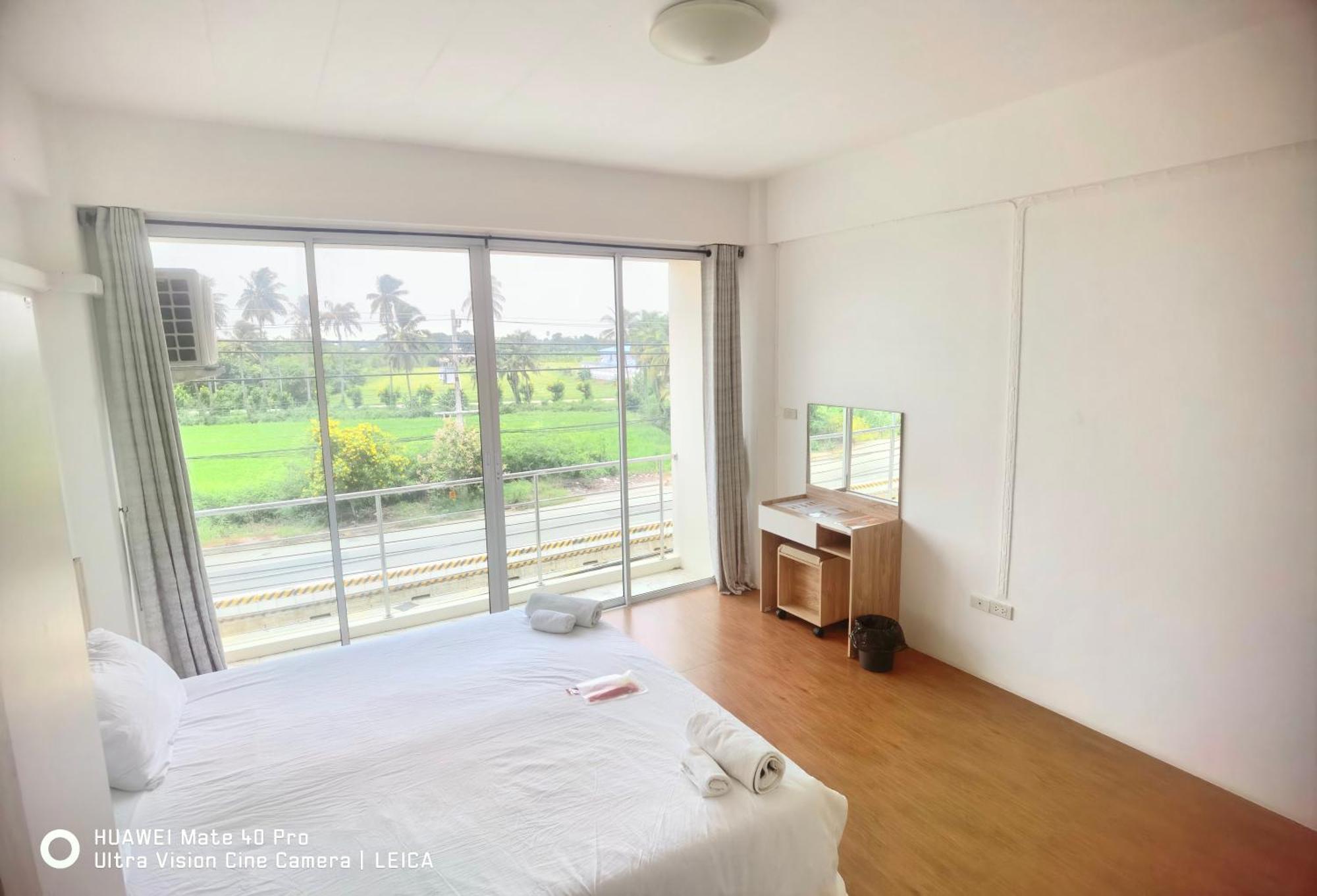 115 Townhouse Hotel Ban Khlong Krang Kültér fotó