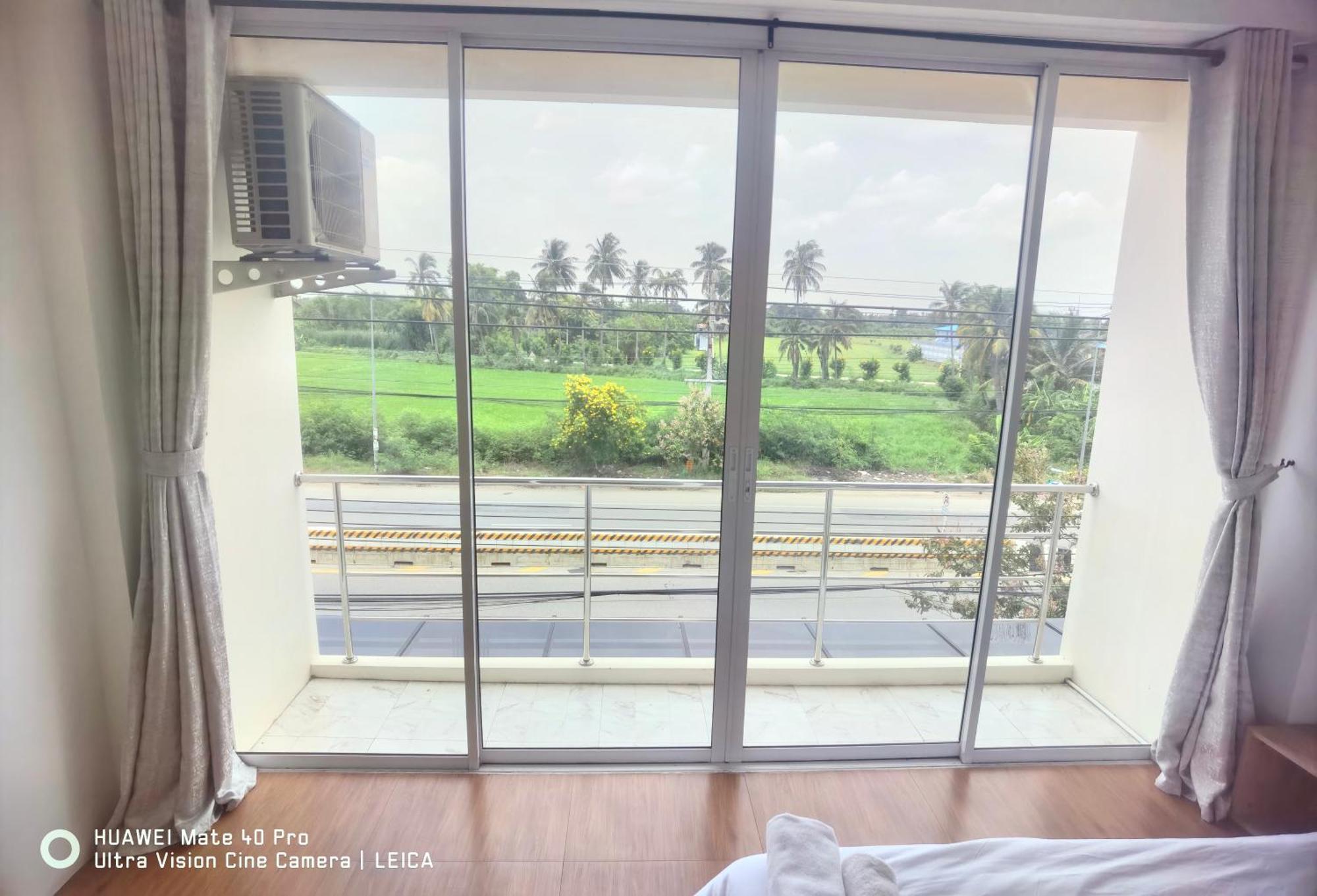 115 Townhouse Hotel Ban Khlong Krang Kültér fotó